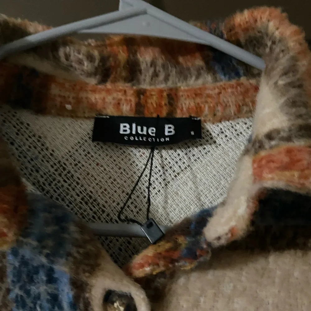 Shacket - Picture 2 of 2